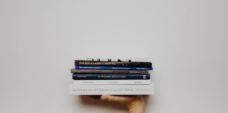 Książki biznesowe dla początkujących: Poradnik dla osób rozpoczynających swoją przygodę z biznesem