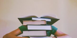 "Klasyki dla młodzieży" - omówienie klasyków literatury młodzieżowej i ich znaczenia w dzisiejszych czasach