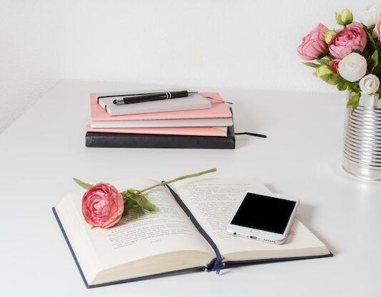 Lista najlepszych książek młodzieżowych, które każdy nastolatek powinien przeczytać Lista najlepszych książek młodzieżowych, które każdy nastolatek powinien przeczytać