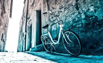 Dokąd powinien sięgać t shirt?