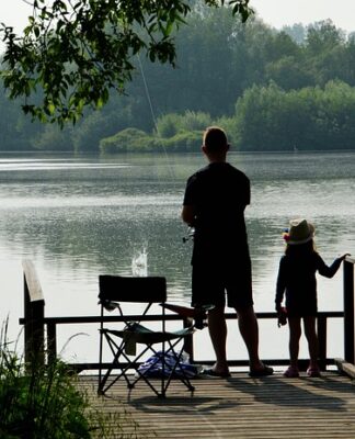 Jak trzymać kijki trekkingowi? Jak trzymać kijki trekkingowi?