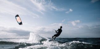 Ile węzłów na kitesurfing?